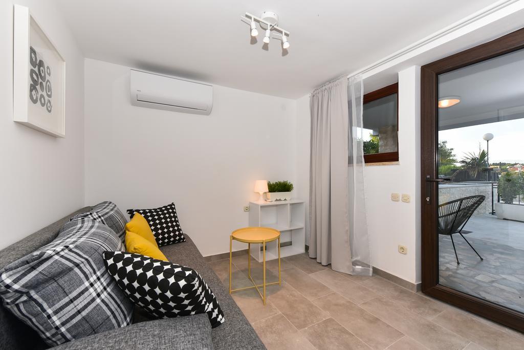 Mediterraneo Garden Apartments Petrcane Exterior photo