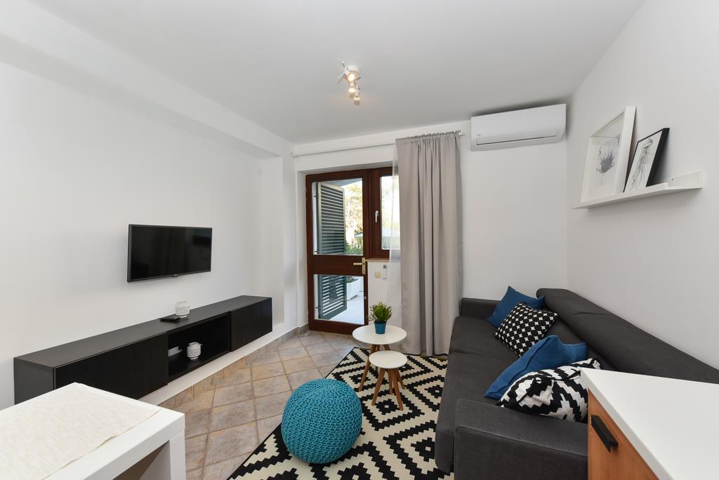 Mediterraneo Garden Apartments Petrcane Exterior photo